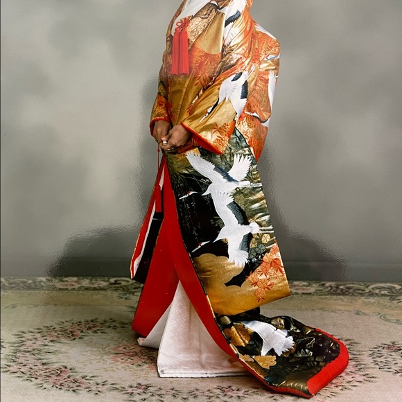 $40,000 Genuine Japanese silk & gold WEDDING KIMONO Made and purchased in Tokyo. - Picture 3 of 4